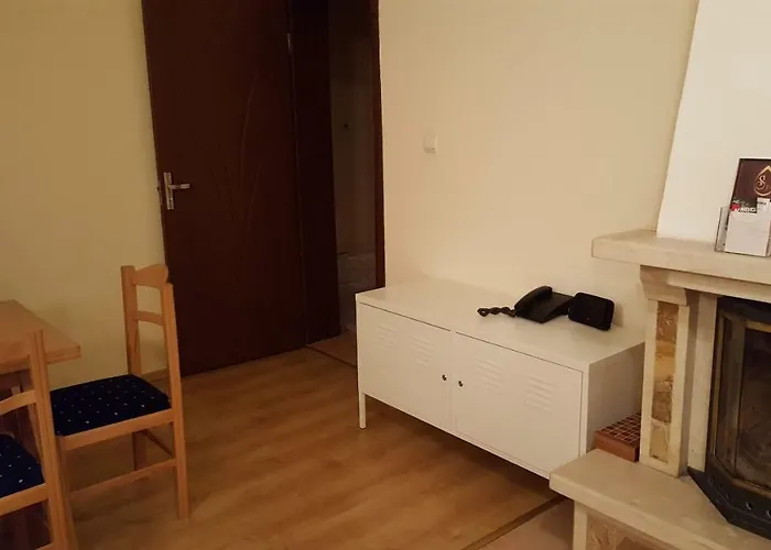 The Castle Complex - 401 아파트